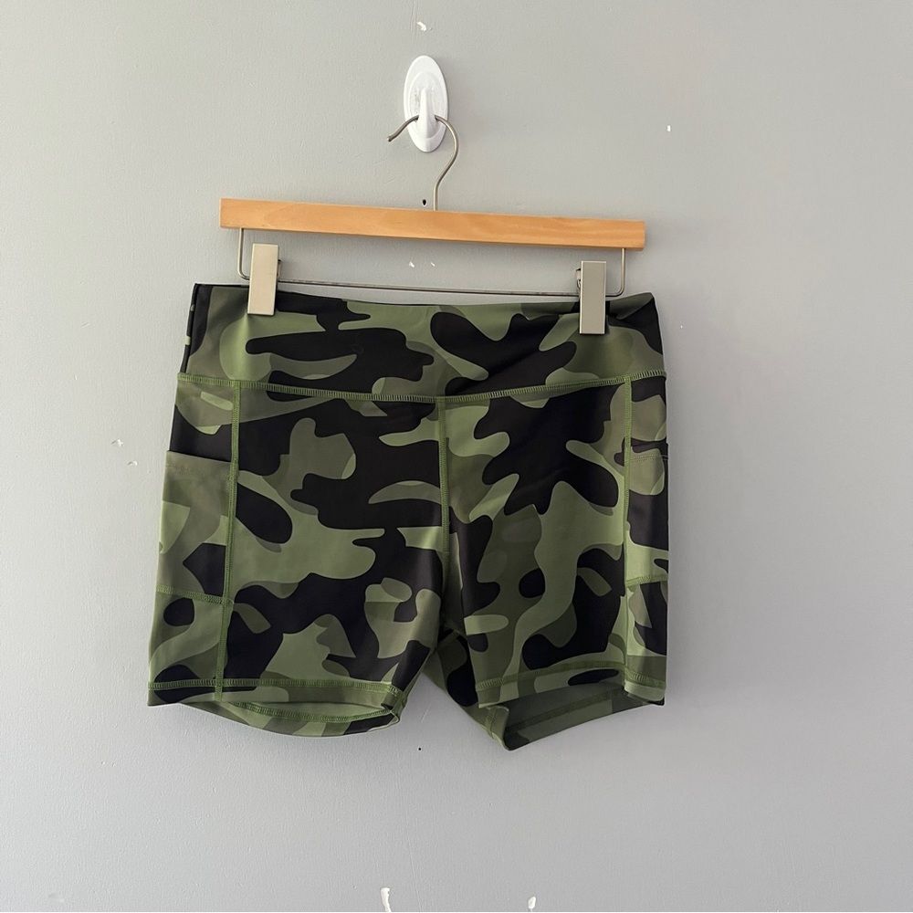 Zyia Active Green Camouflage Athletic Shorts Stretch Size XXL